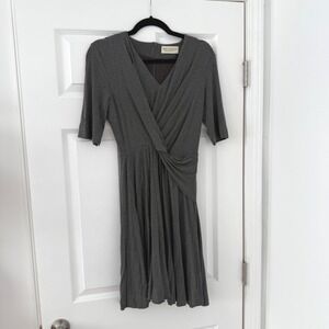 MM La Fleur Womens Grey V Neck Twist Front Midi Dress‎ Size 4